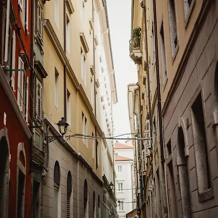 Monolocale Marino In Centro Storico Trieste