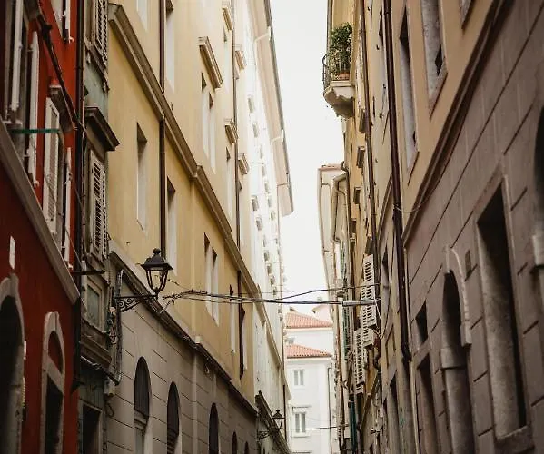 Monolocale Marino In Centro Storico Триест