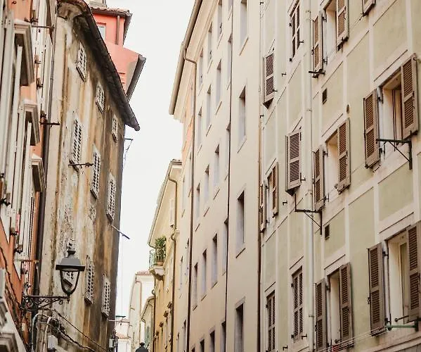 Monolocale Marino In Centro Storico * Триест